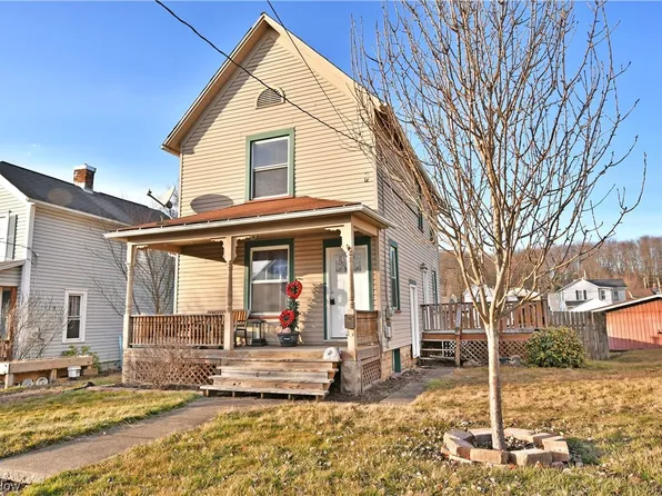 370 E Martin St, East Palestine, OH 44413