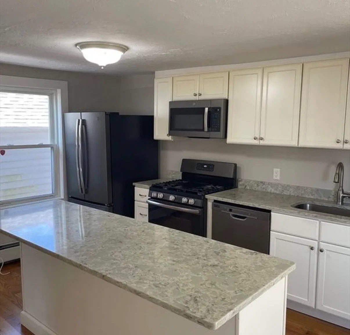 1 bed, 540 sqft, $2,400 — Photo 3