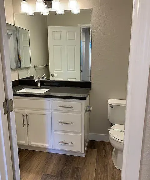 3x2 / 1240 sf - Guest Bath (left)