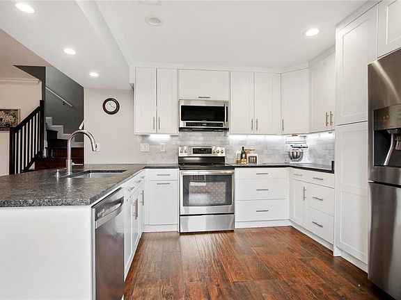 5th image of 1500 W Esplanade Ave APT 46F