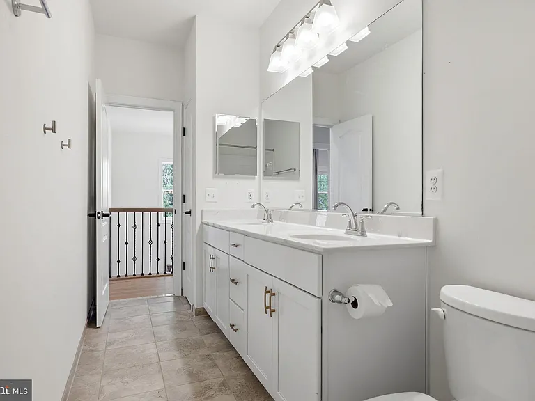 301 Kingdom Dr — Photo 81