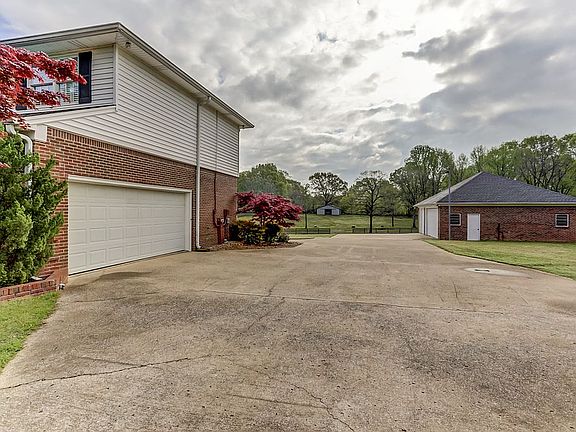 2nd image of 5126 Holmes Oaks Dr