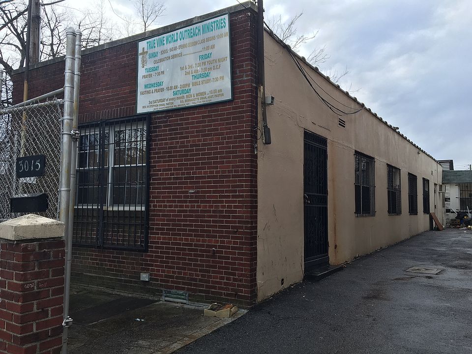 2nd image of 3015 Eastchester Rd