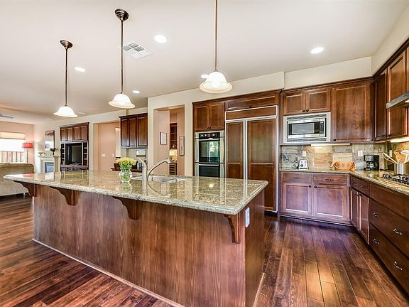 3rd image of 938 Browning Ln