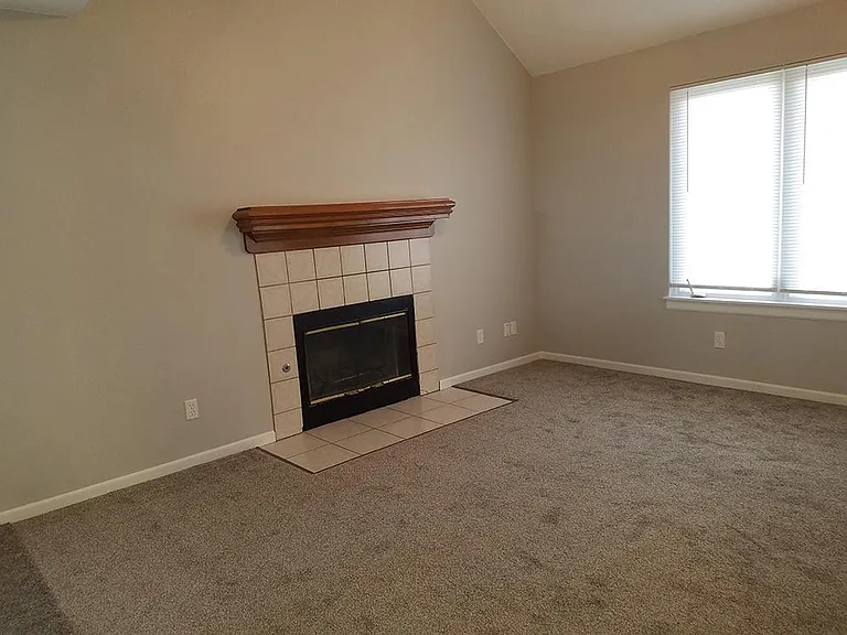 509 Lancaster Ct — Photo 3