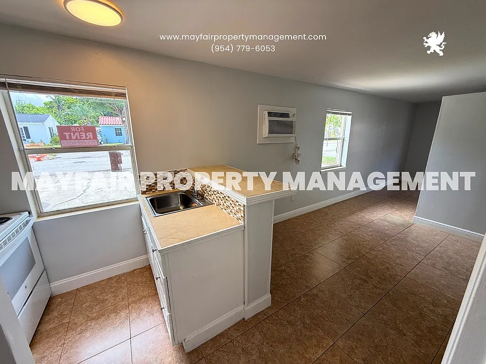 1336 NE 1st Ave W
