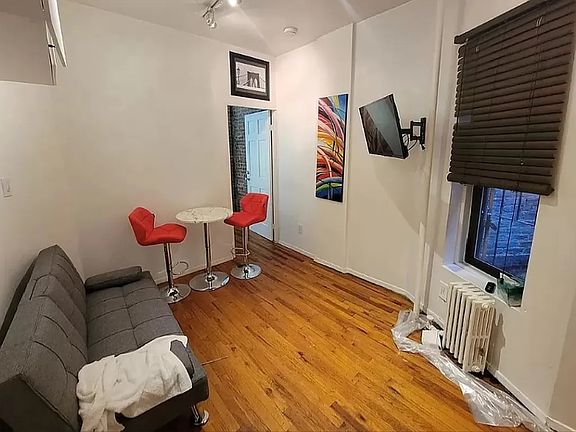 3rd image of 534 W 50th St APT 1D