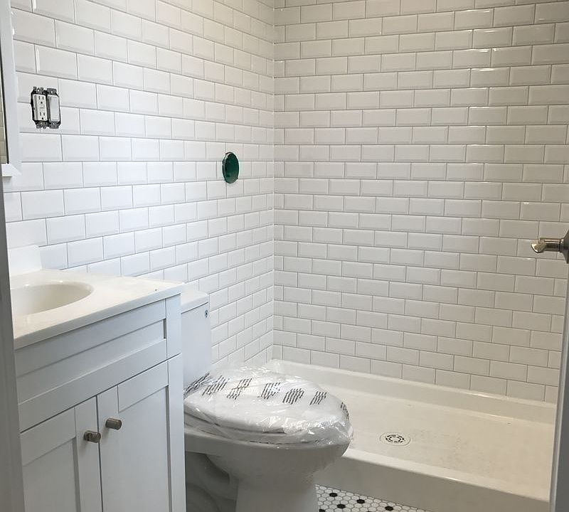 2nd image of 26-20 Hoyt Ave S #B19