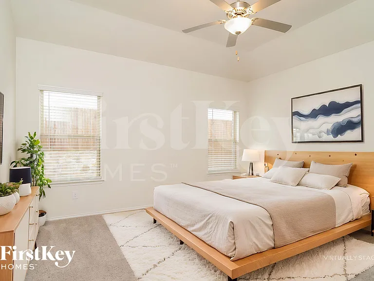 1045 N Churchill Dr — Photo 11