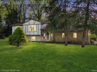 1250 Shotey Ct, Milford, MI 48380