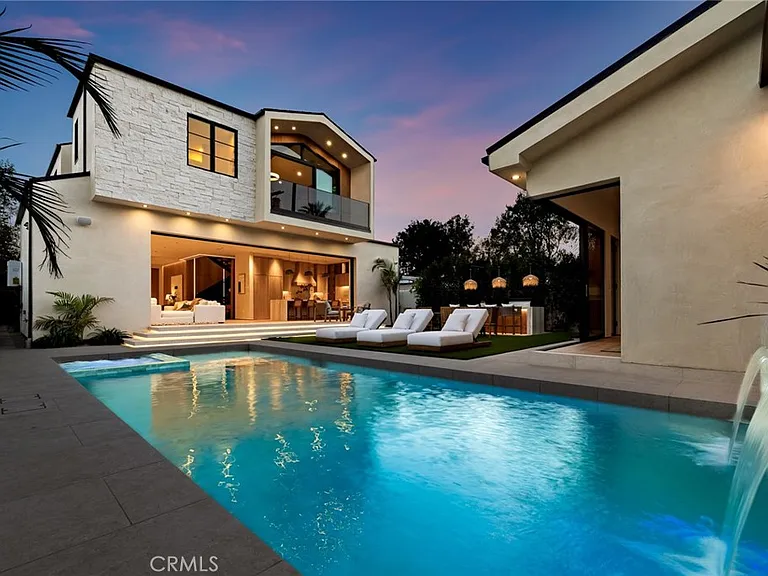 12249 Addison St — Photo 37
