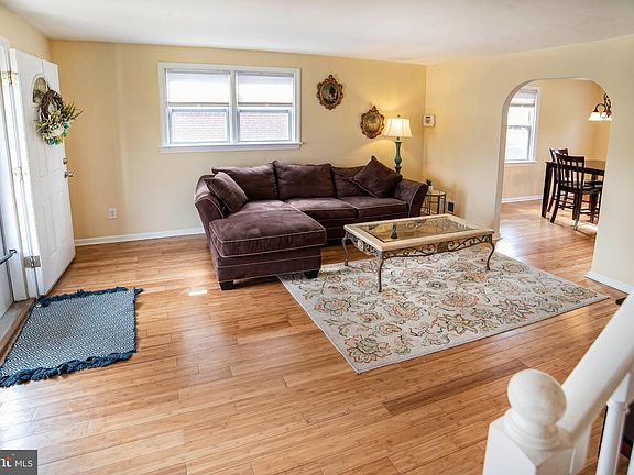3rd image of 1516 W Latimer Pl