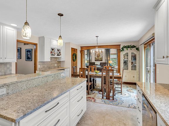 3rd image of 4923 Country Ln