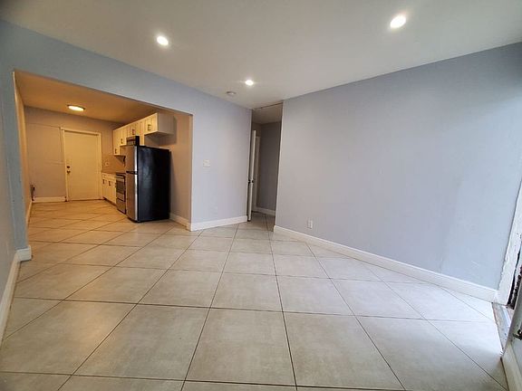 3rd image of 841 NW 5th Ave #3