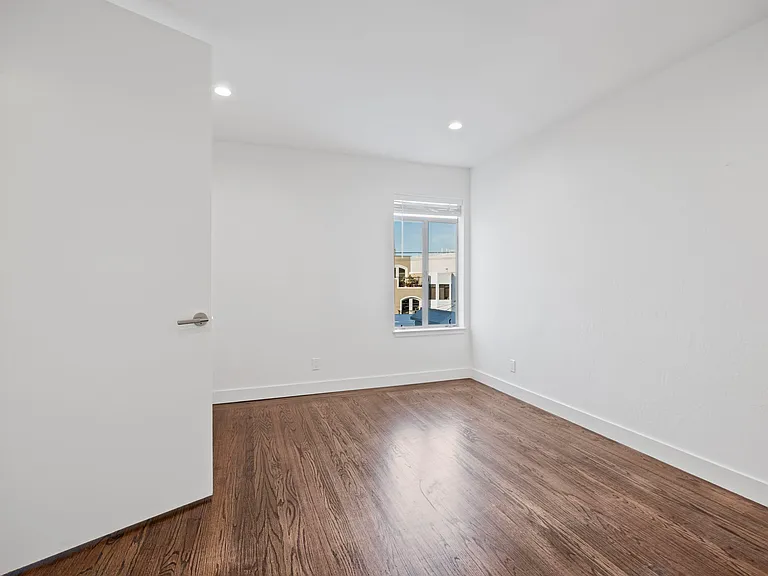 270 26th Ave #9 — Photo 15