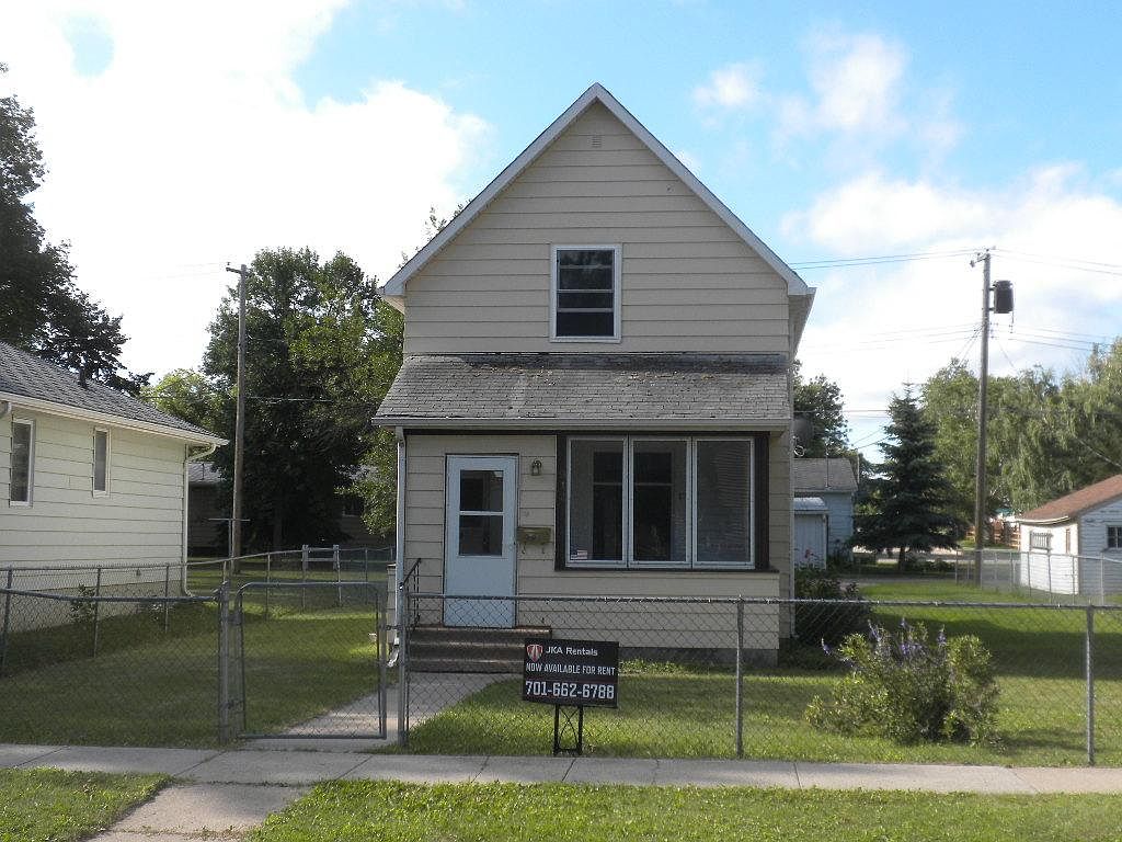 912 1st St NE, Devils Lake, ND 58301 | Zillow