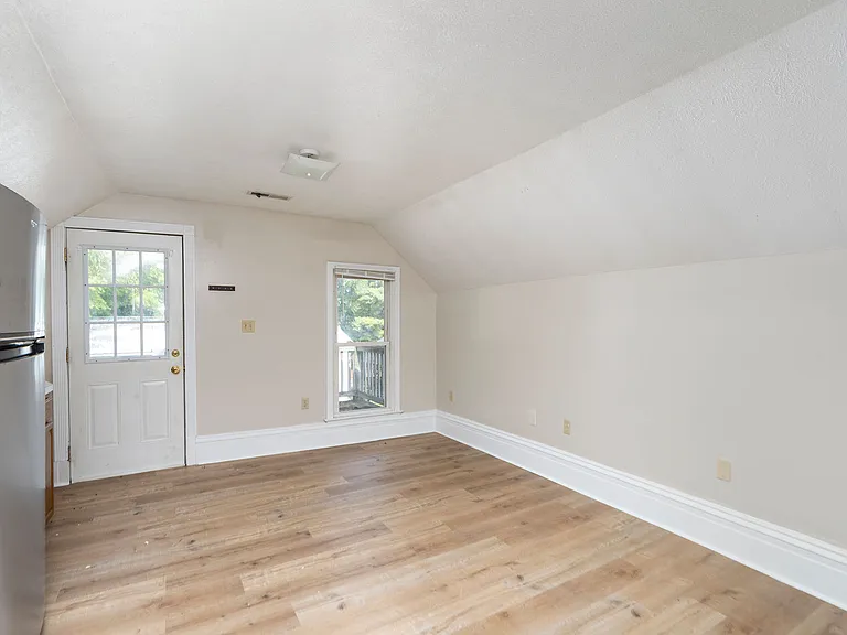 409 S Linden Ave #B — Photo 15