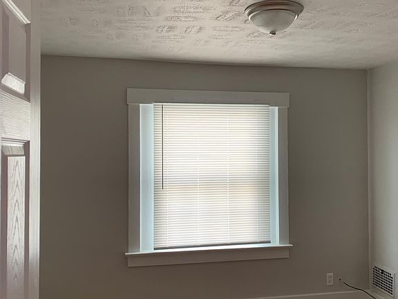 4th image of 211 Fountain Ave #2