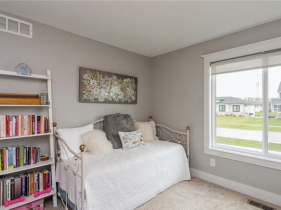 4th image of 10054 Queensland Rd
