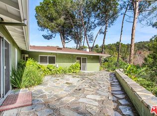 1127 N Norman Pl, Los Angeles, CA 90049