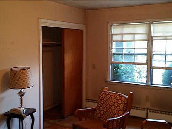 5th image of 48 Wright Ave