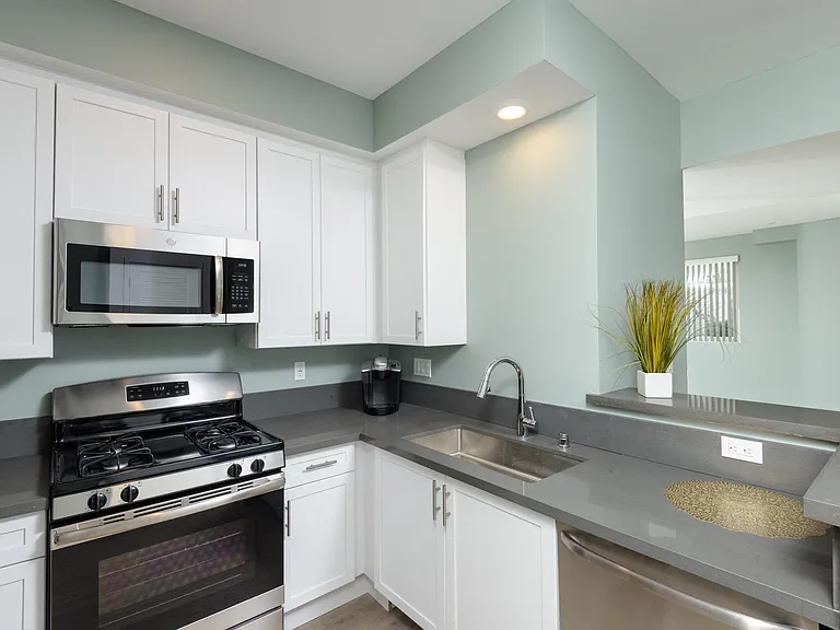 Sherman Way Luxury Apartment Homes — Photo 22