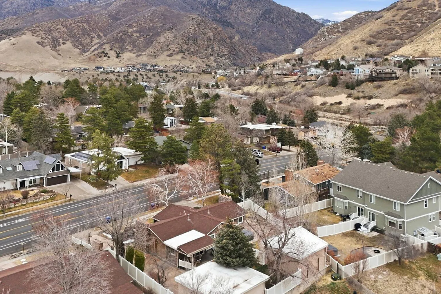 3 bed, 2.0 bath, 1883 sqft, $6,154 — Photo 3