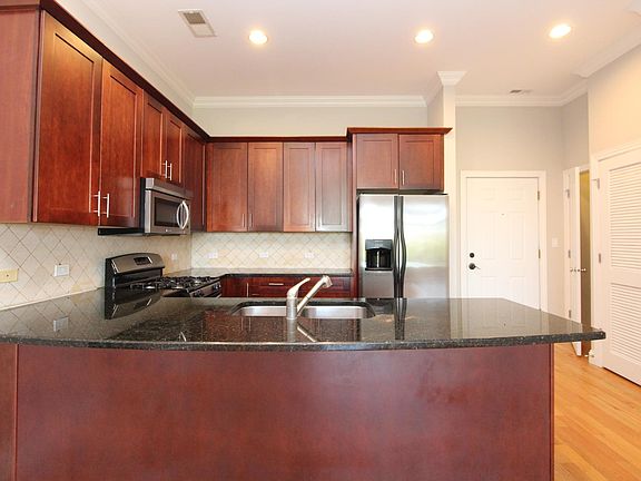 2nd image of 4651 N Greenview Ave APT 303