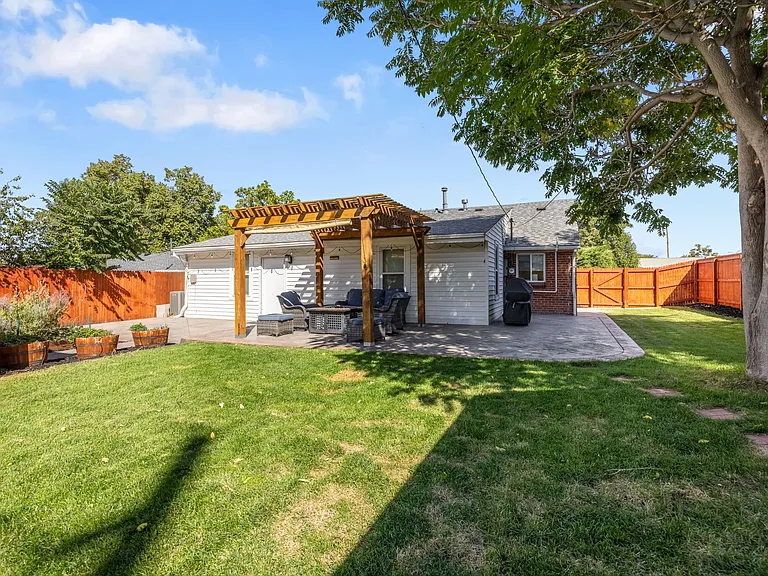 3613 N Harrison St — Photo 10