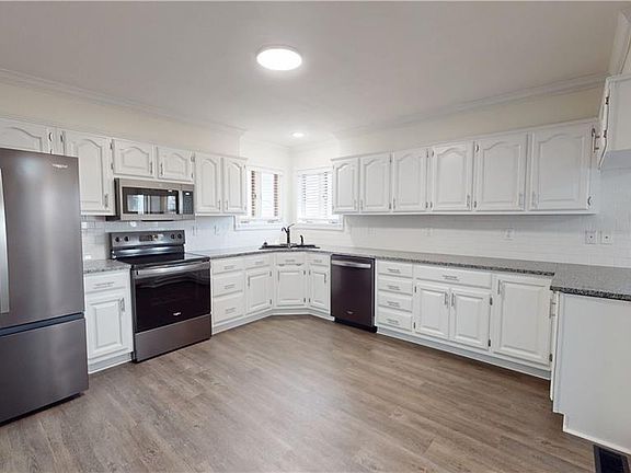 5th image of 715 E Highland Ave