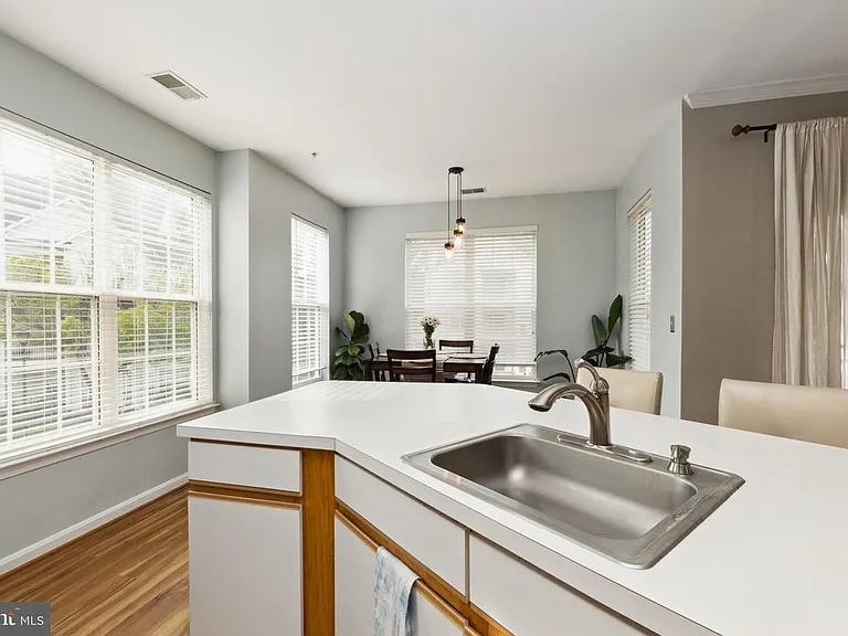 15605 Everglade Ln #15605 — Photo 4