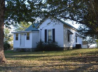 896 County Road 900 N, Browns, IL 62818