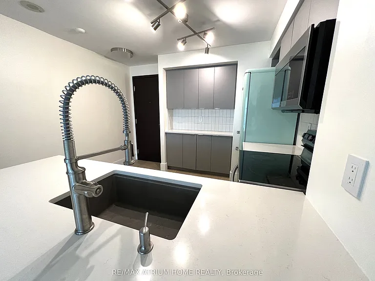 410 Queens Quay W #905 — Photo 9