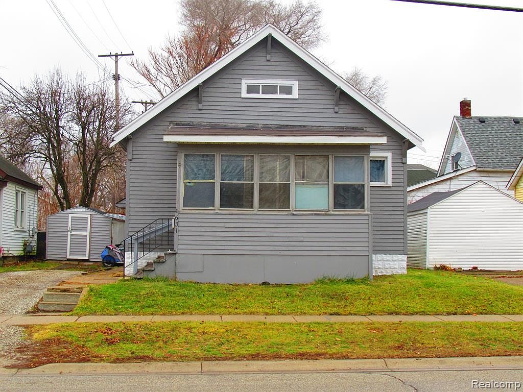 631 11th St, Port Huron, MI 48060 Zillow