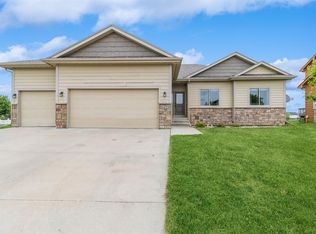 5423 Springbrook Dr, Ames, IA 50014