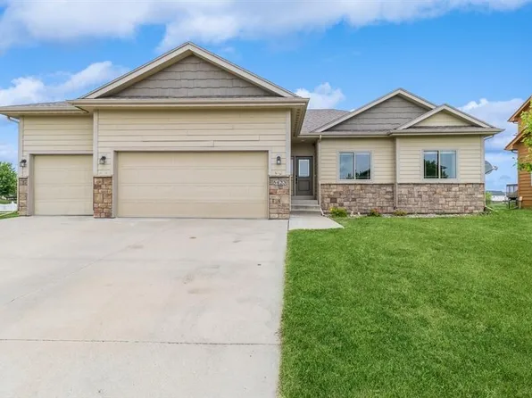 5423 Springbrook Dr, Ames, IA 50014