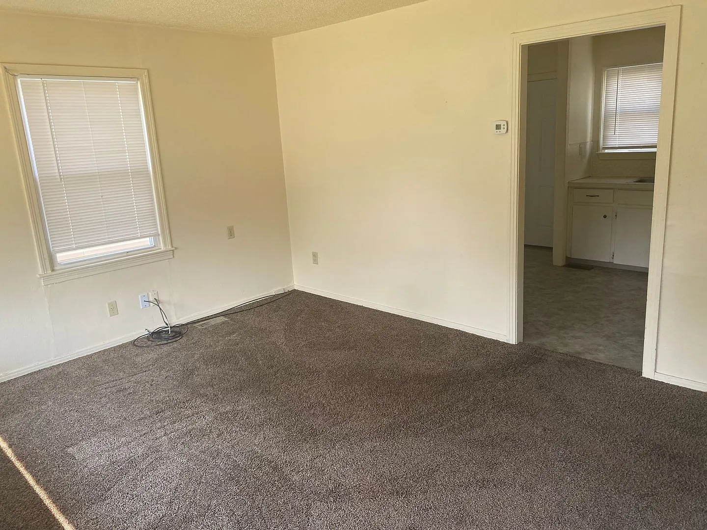 2 Bedroom, 1 Bathroom House with Detached Garage — Photo 2
