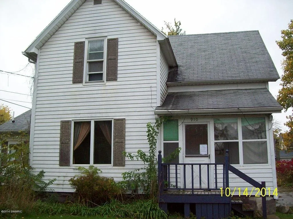910 S Hanover St photo 1