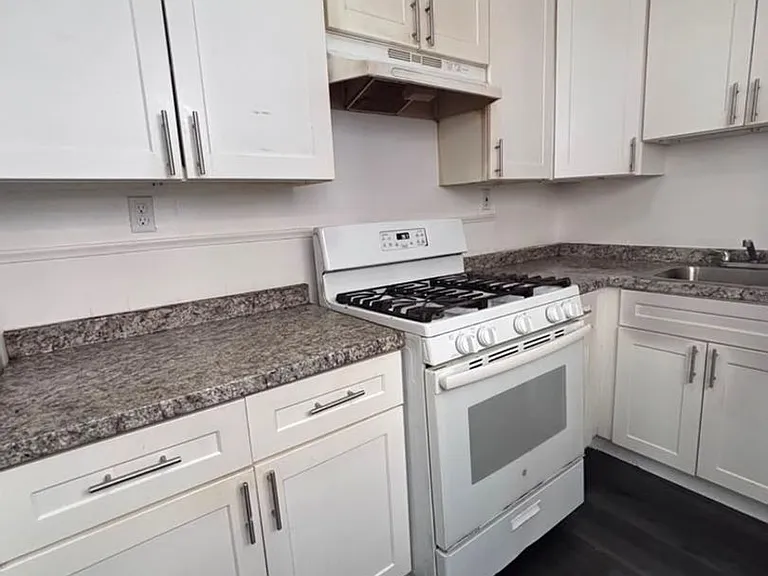 739 Beatty St — Photo 4