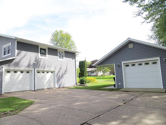 4th image of 303 W Maple Street