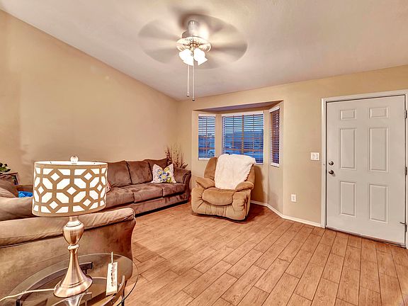 4th image of 2221 E Catalina Ave