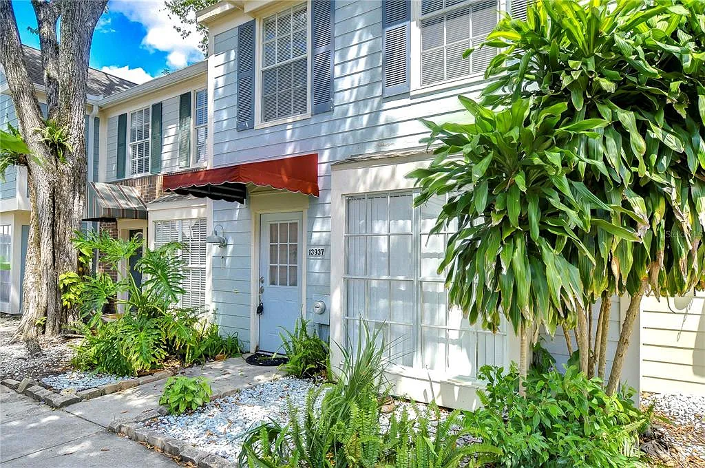 2 bed, 2.5 bath, 1223 sqft, $1,900 — Photo 1