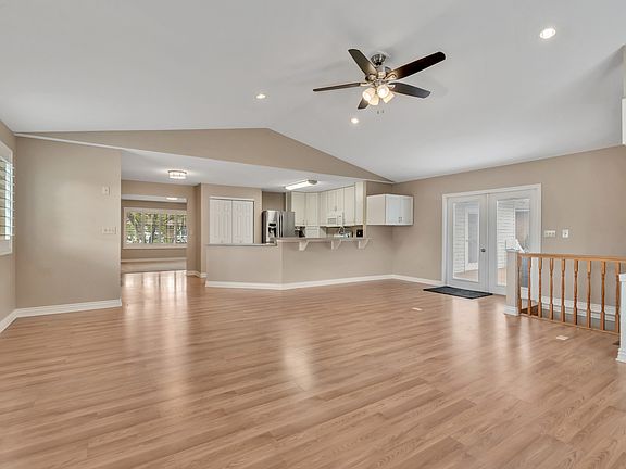 3rd image of 634 N Adamswood Rd