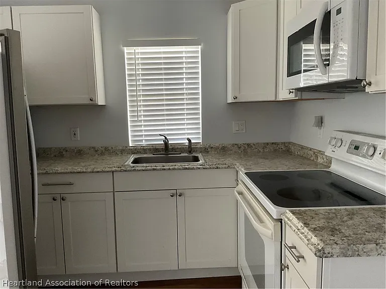 100 Gwen Hill St — Photo 2