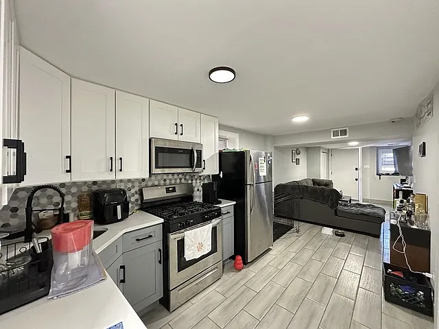 1721 N Mozart St #G — Photo 4