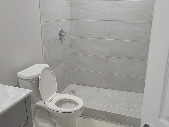 3rd image of 2237 W Glenrosa Ave APT 2