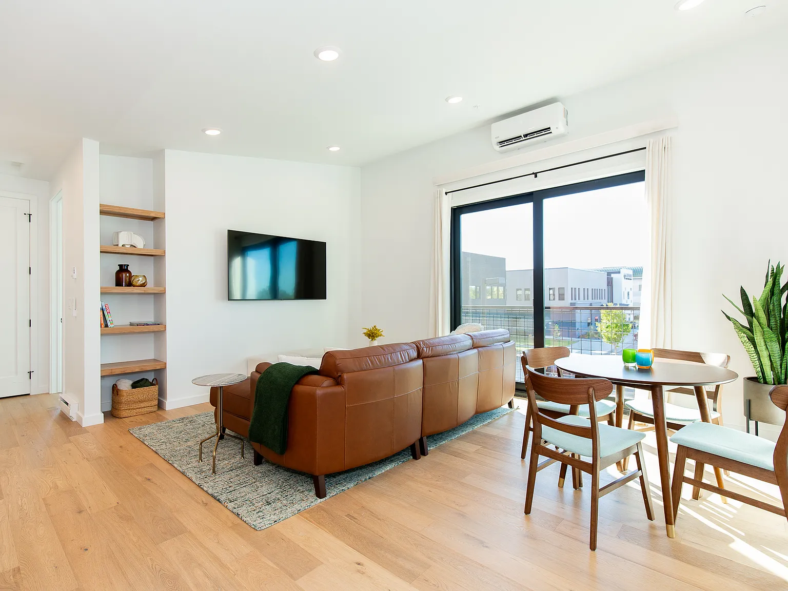 2 bed, $3,500 — Photo 2