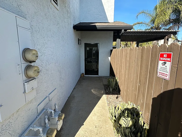 1118 Persimmon Ave — Photo 5