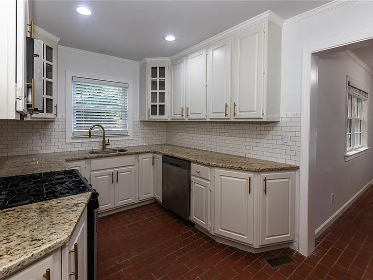 1311 Roxboro Dr — Photo 5