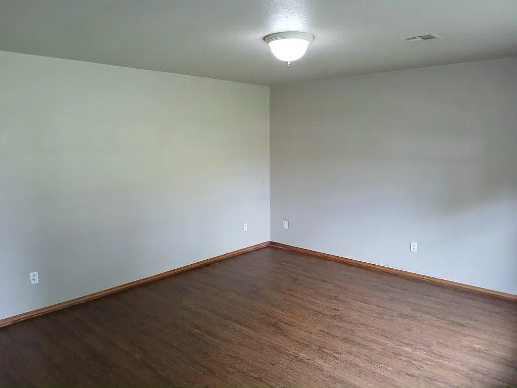 2 bed, 1962 sqft, $995 — Photo 4